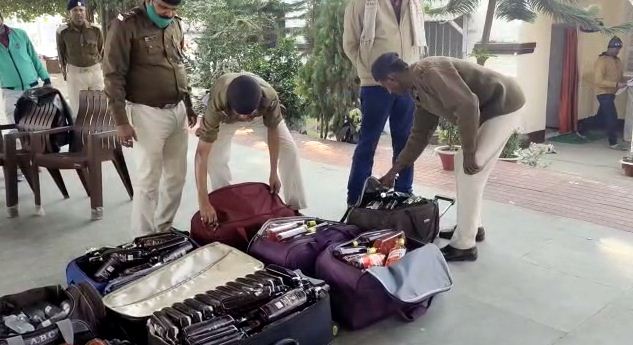 mahananda aur lohit express se sharab baramad 