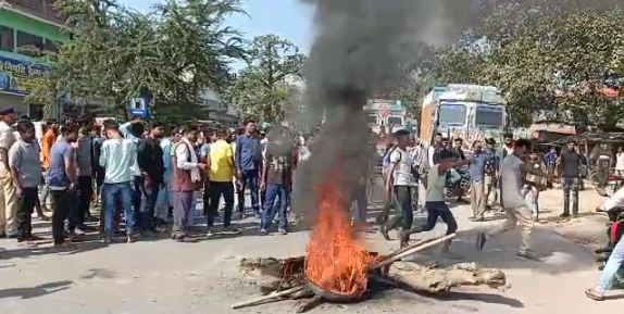 loot me vifal apradhiyon ne ki golibari 