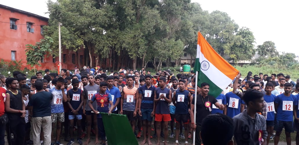 BARAUNI ME CROSS COUNTRY DAUD ME 200 KHILARI HUE SAMIL