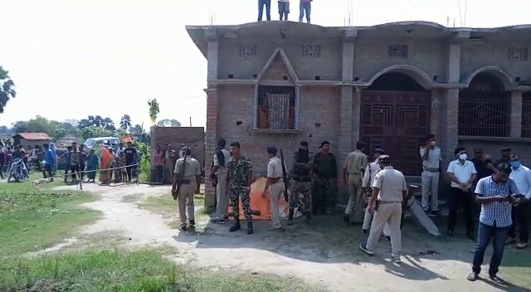 LOOT KE AAROPI KIE MAA AUR BAHAN NE KIYA SUCIDE 