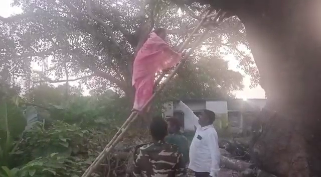 MAHILA NE THANA PARISAR ME AATMHATYA KI KOSHISH KI