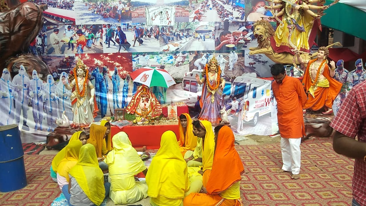 CORONA KE PRATI JAGRUKTA DE RAHA HAI BUXER KA PUJA PANDAL