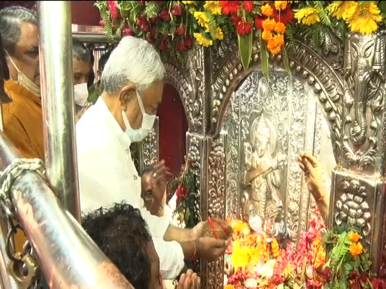 MAHA ASTMI KO CM NITISH KUMAR MA SITLA MANDIR KE DARBAR ME