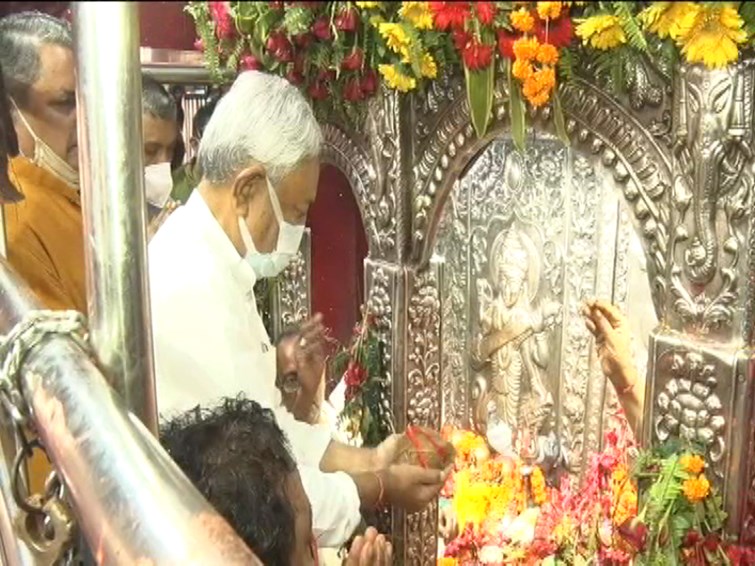 MAHA ASTMI KO CM NITISH KUMAR MA SITLA MANDIR KE DARBAR ME 
