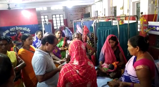 BETI PAIDA HONE SE NARAZ EK SAKS NE TALAB ME KUDKAR JAN DENE KI KOSHISH KI