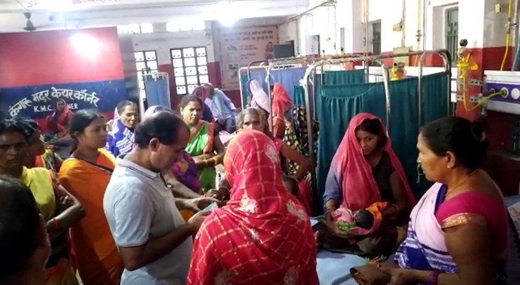 BETI PAIDA HONE SE NARAZ EK SAKS NE TALAB ME KUDKAR JAN DENE KI KOSHISH KI