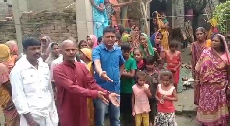 GADDHE MEDUBNE SE MAA BETI KI MAUT
