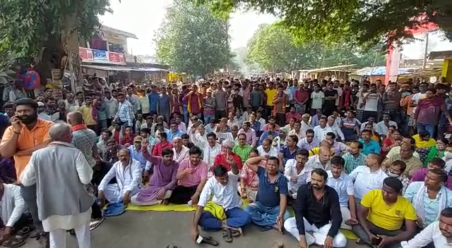 chunav duty ke dauran ek karmi ki maut ke baad hangama