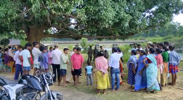 GUMLA ME DAM SE YOVTI KA SAV MILNE SE SANSANI