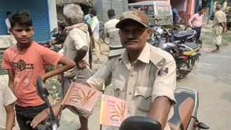 Policeman walking around with candidate's flag  This view was given in the Bihar Panchayat elections, if caught, make excuses