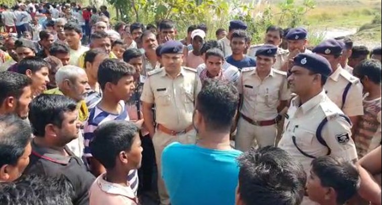gopalganj me dindahare baloo karobari ko thoka 