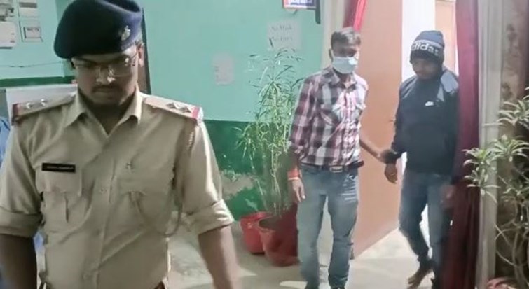 TWENTYSIX lakh thief found blowing gulcharre with girlfriend