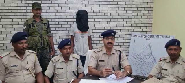 GARHWA ME CSP SANCHALAK SE 2.33 LAKH KI LOOT