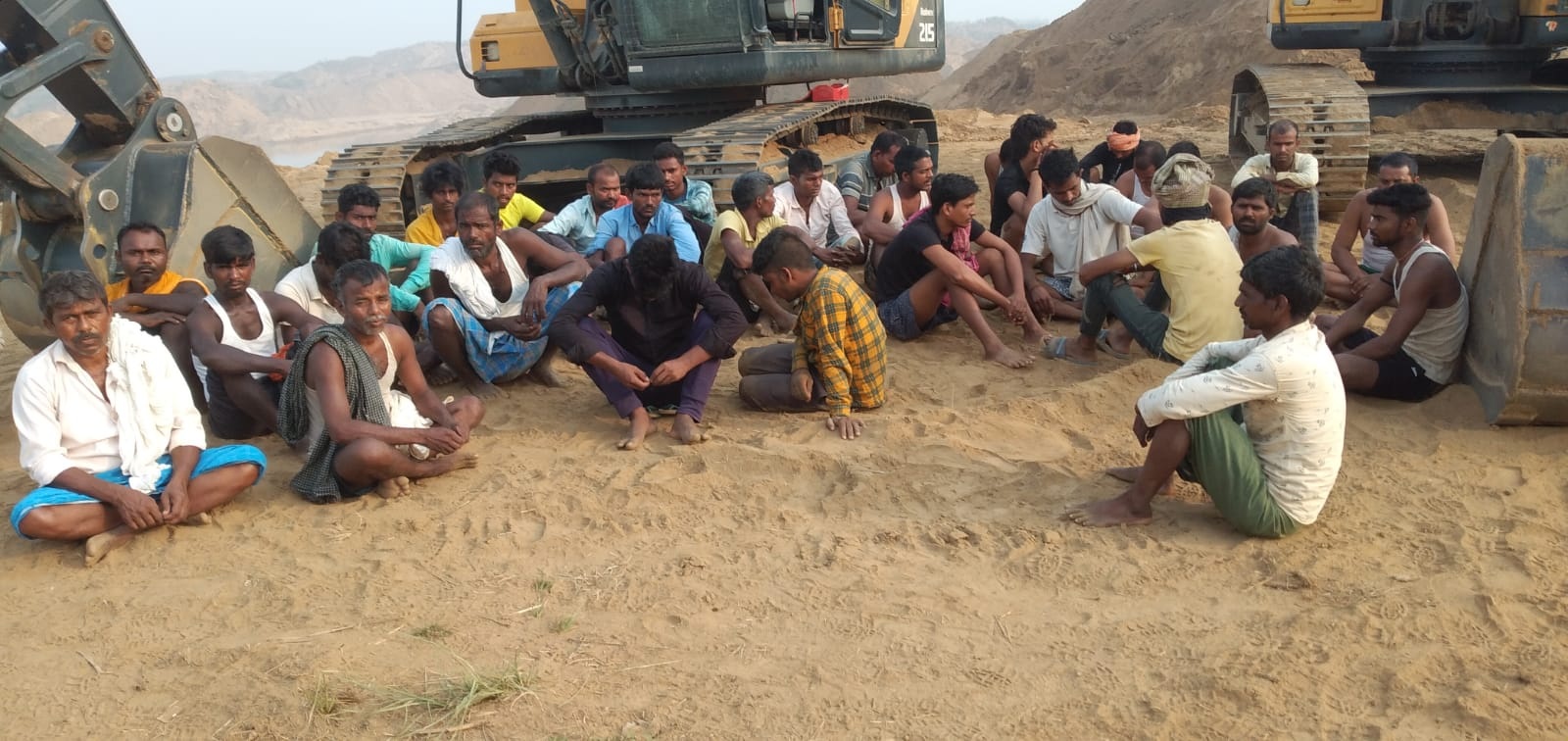 bihat me balu mafiyaon aur stf ke beech bhedant