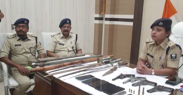 SP lipi singh ne poore gang ko dabocha 