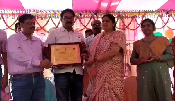 rashtreey purskaar milne se gadgad telihar panchayat 