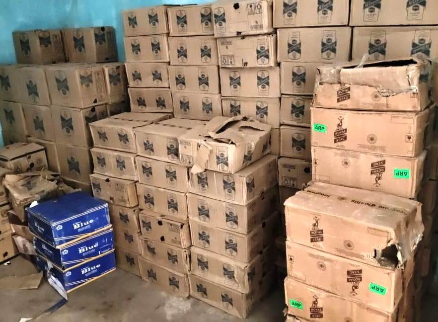 26 lakh ka sharab baramad.karobari farar.