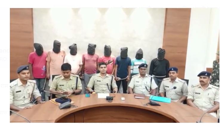 car chor giroh kaa pardaafaash 