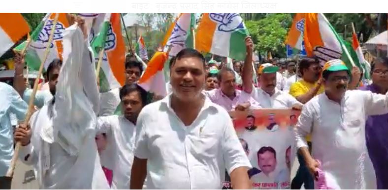 dhanbad mai bhi congress ne  kiyaa bawall 