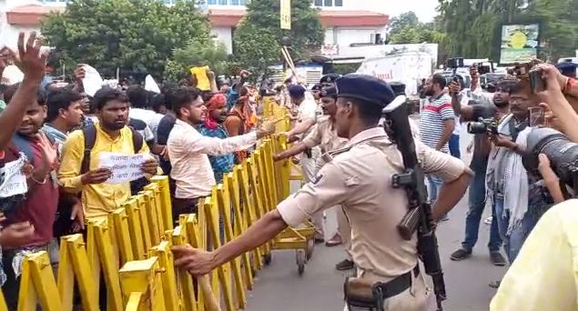 patna me TET abhyarthiyon ka hungama 