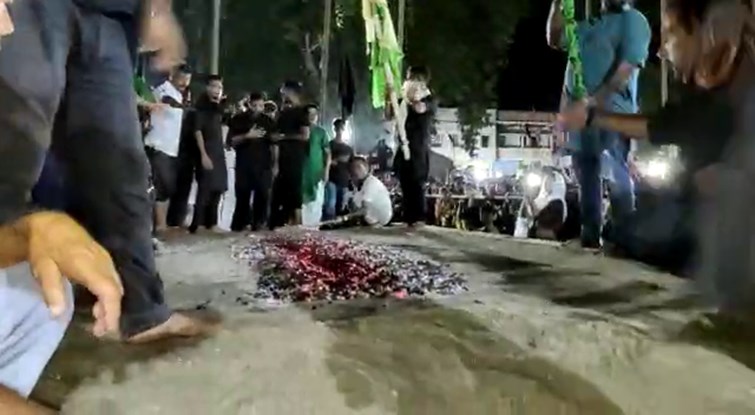 aag ke angaro se guzre muslims.