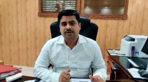 DM ke nam par kar rhe the wasooli 