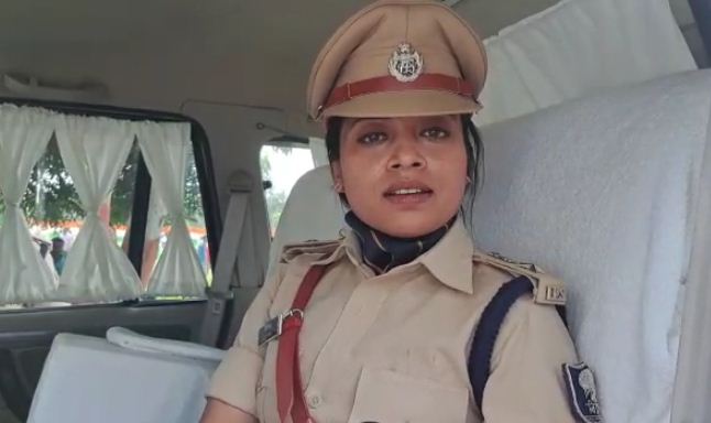 lipi singh ne 6 police karmiyon ko kiya suspend 