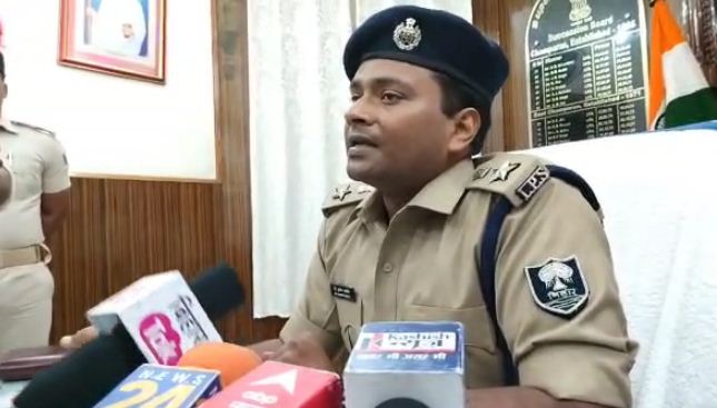 ganne ke khet se daboche gye bank lutere 