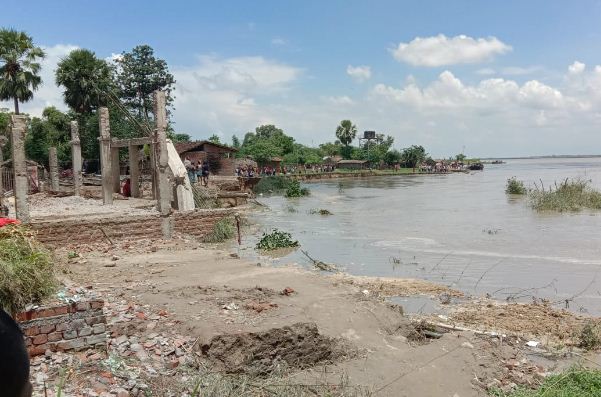 nawgachiya me ganga nadi ka kahar 