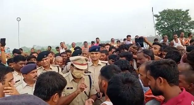 jameen vivad me dampatti ki hatya 