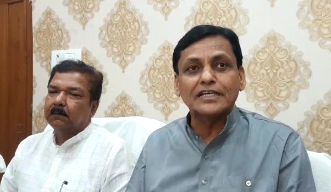 kendriya mantri ne biohar sarkaar par sadha nishana 