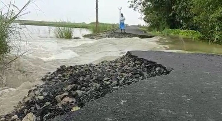 bhrashtachar ki bhent chadha navnirmit sadak 