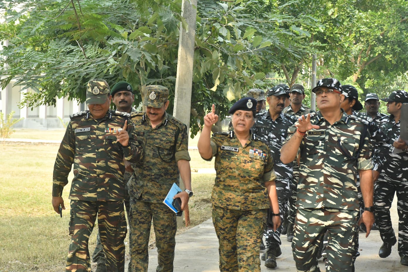 Nakshalio ka maand me crpf ki mahia ig