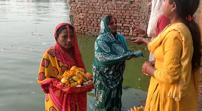 bihar ke nalanda ke badgao me dhoomdham se mana chath 