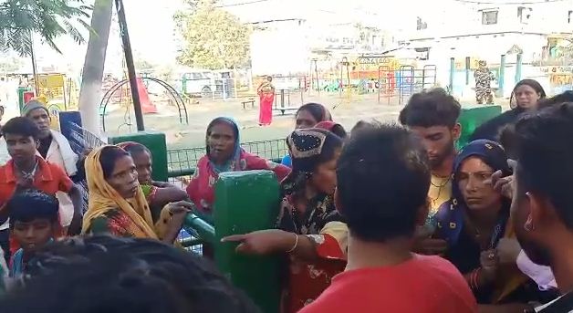 farbisganj me giri deewar macha hadkamp 