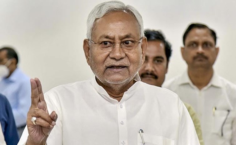 nitish kumar donate his one month salary in cm relief fund