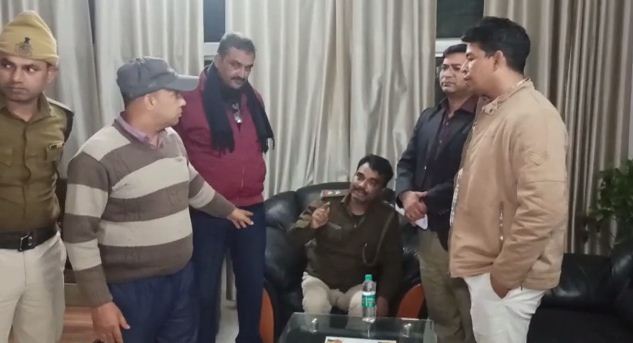 nigrani ke hatthe chadha bhrasht police adhikari 