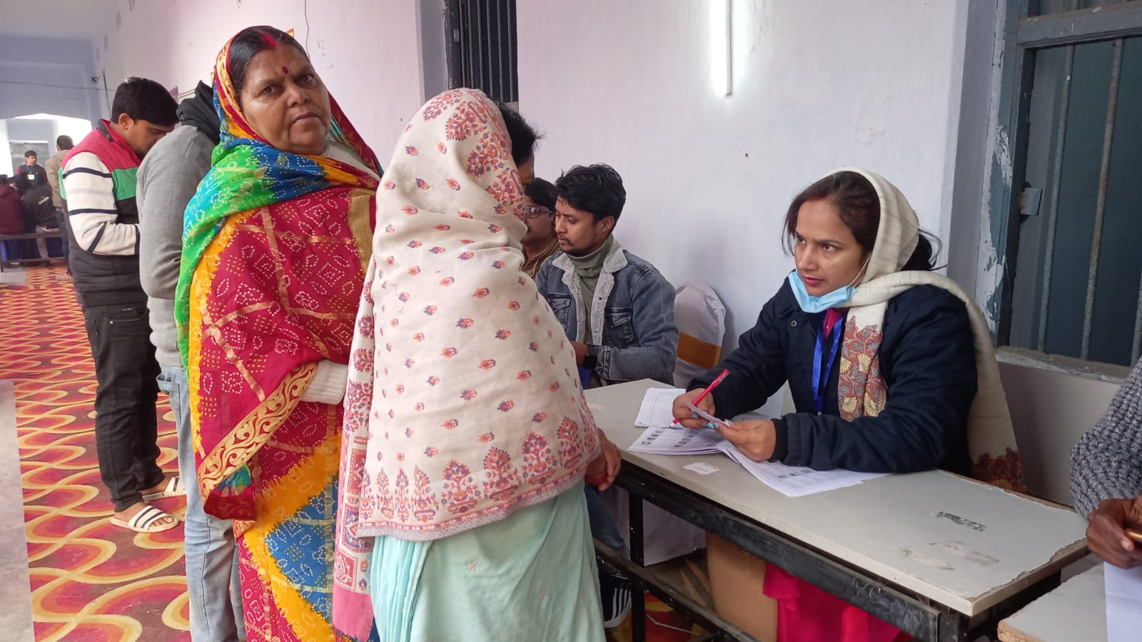 apna meyar chun rh i janta janardan