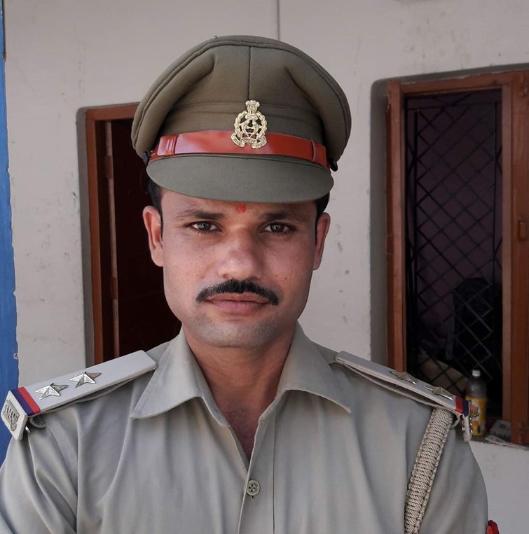 police constable absconding with girl student in uttar pradesh. 