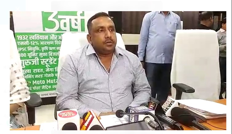 cm ke samne rakha gaya jile ki uplabdhi 