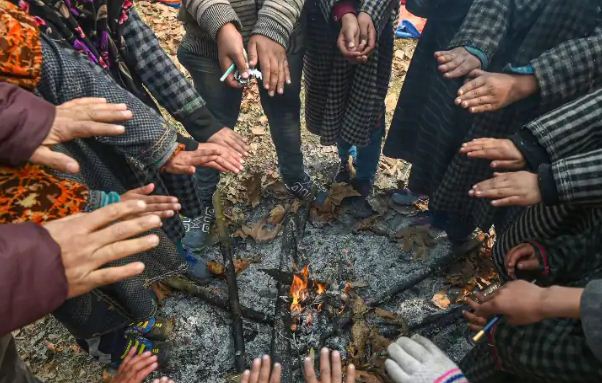 kadake ki thand se jan jeewan prabhawit 