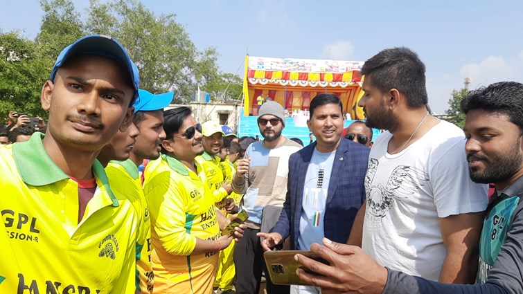 godda pahuche kriketar saurav tiwari 