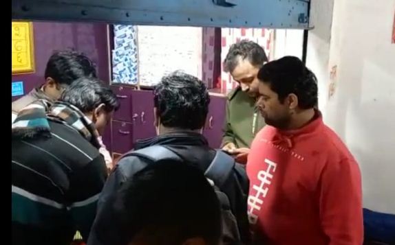 lakhon ki sigrett par choron ne kiya hath saaf 