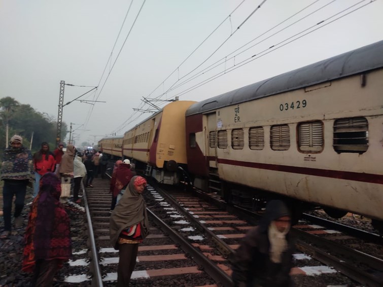 GAYA DHANBAD RAILKHAND PER TRAIN HUE DERAIL