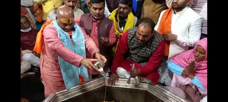 MINISTER RCP NE UP CHUNAV PER CHUPPI SADHI