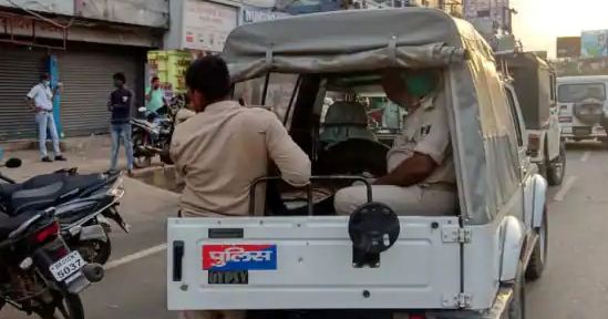 HDFC bank karmi se dindahade 13 lakh ki loot 