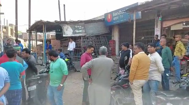 bandhan bank se 16 lakh ki loot 