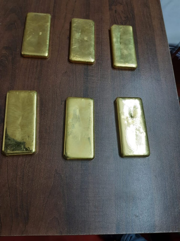 2.88 CARORE KE 6 KG GOLD KE SAATH TWO TASKAR ARRESTED 