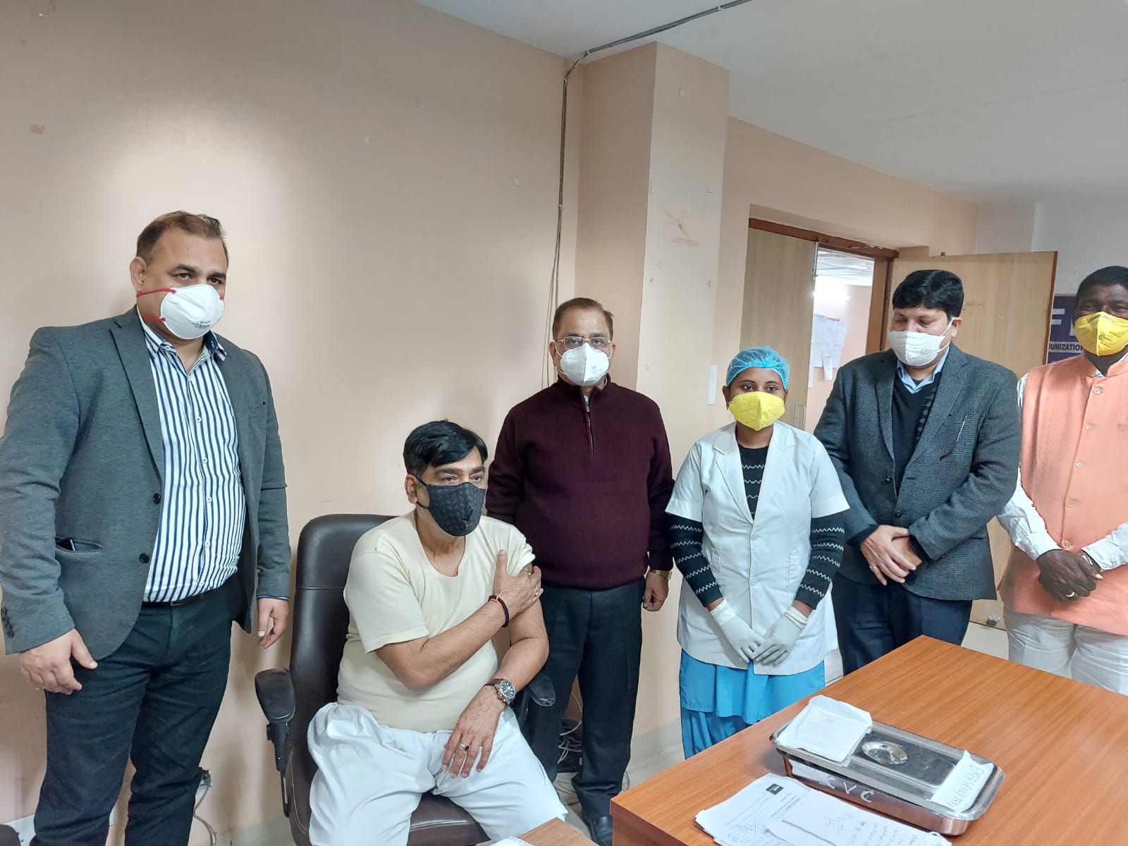 patliputra saansad ne liya korona ka booster doje