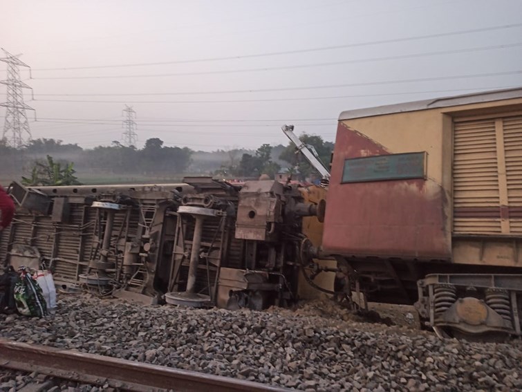 rail accident me badh raha hai maut ka aankra